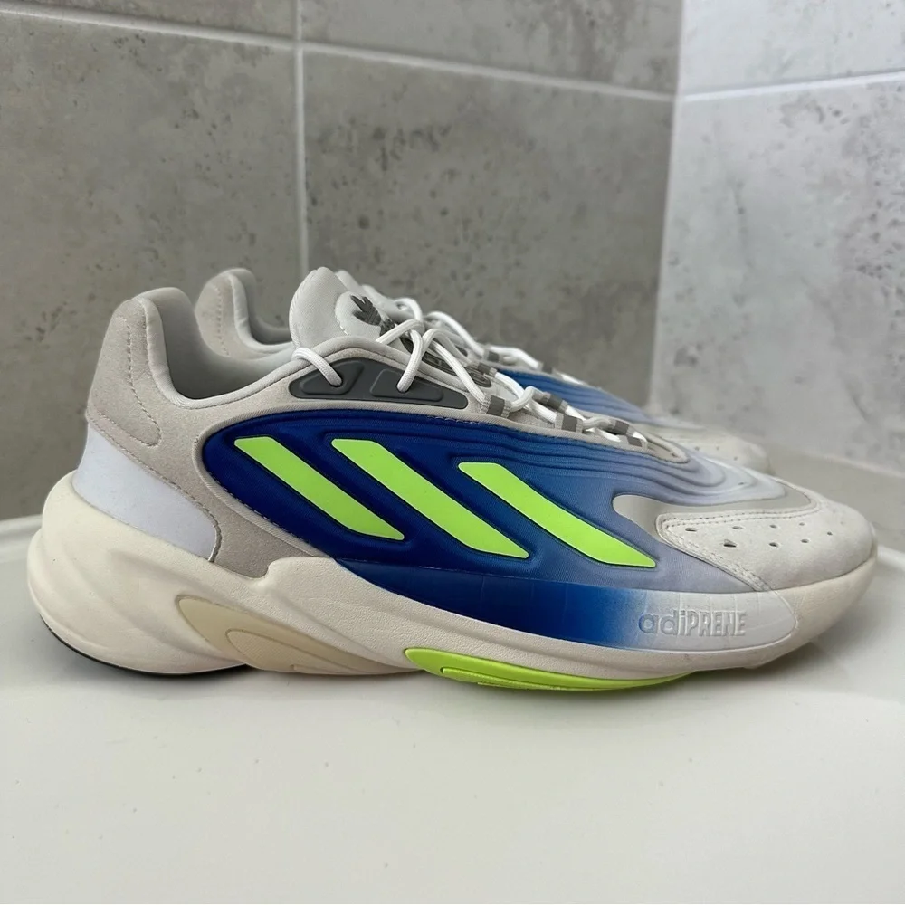Adidas Men’s Ozelia Sneaker Size 10.5